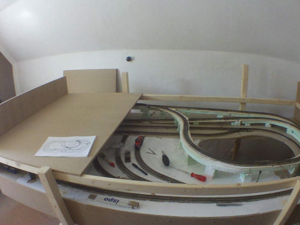 Bild "Hobbies:2015_07_obere_Ebene_Maerklin_C-Gleis_2.JPG"