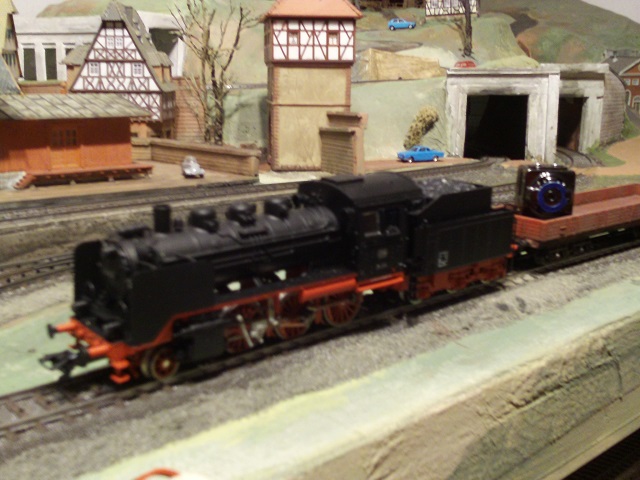 Bild "Hobbies:Kamera_SQ8_Modellbahn_Gueterwagen_H0.jpg"